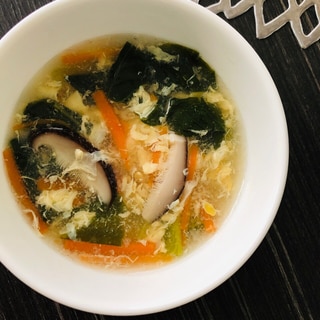 干し椎茸と小松菜、人参のとろみ玉子スープ